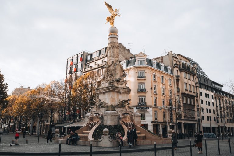 This is Place Drouet d'Erlon. There a fountain in the center and it's topped with a golden statue called La Gloire. There are only a few people taking photos and it's not crowded.