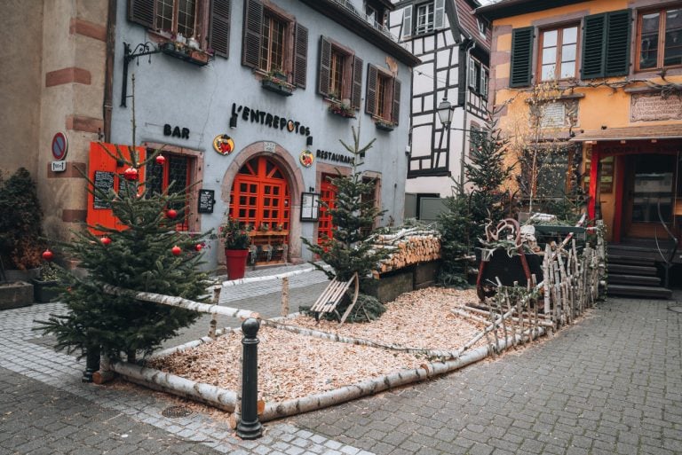These are Christmas decorations in Ribeauvillé. There is a sled and several Christmas trees.