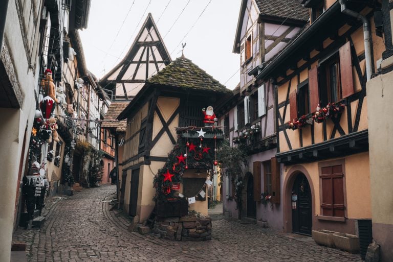This is the La Grange d'Eguisheim. It's a half-timbered house with ornaments, lights, and other decorations at the Eguisheim Christmas market.