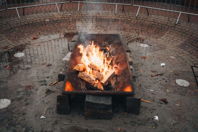 This is fireplace at the Wissembourg Christmas market. It's contained in a small box and there are pieces of wood burning.