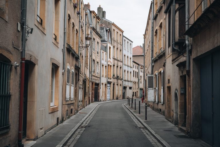 This is Rue du Wad Bouton in Metz. It's a paved street with paved sidewalks on either side. It's one of the many walkable streets in town.