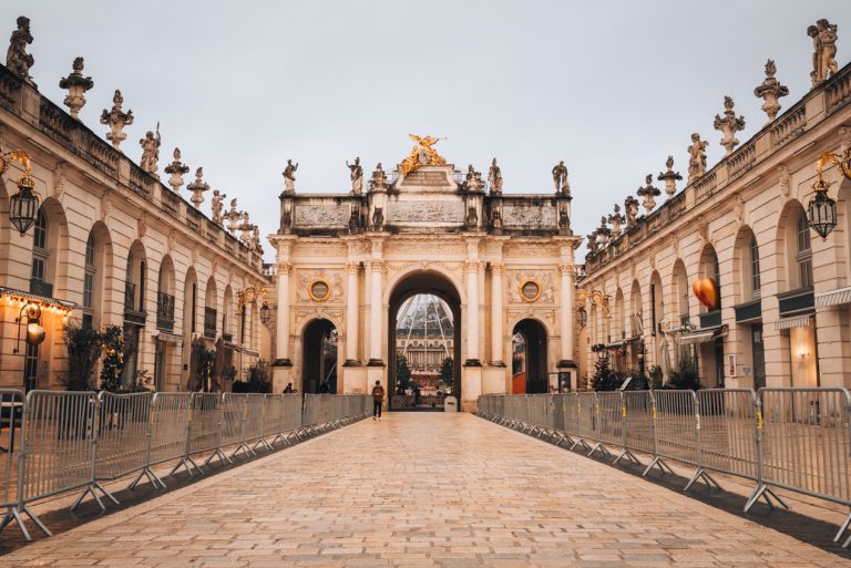 This is Arc Héré in Nancy. It's a triumphal arch with one large entry and two smaller ones on either side. It's decorated with statues painted in gold.